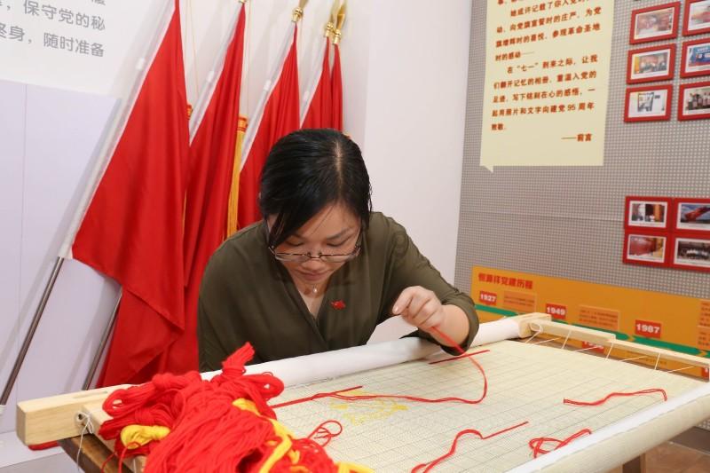 划龙舟吃粽子